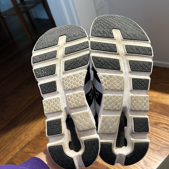 On- Running Cloudrunner Woman’s US 8.5 - Picture 7 of 10